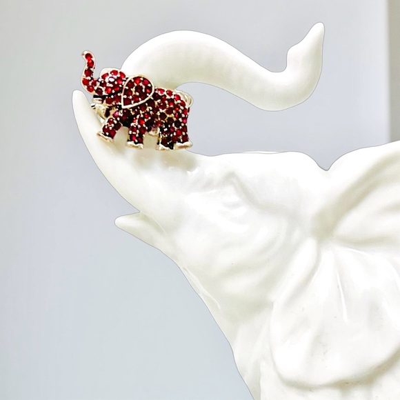 Red Rhinestone Elephant Stretch Ring - Picture 16 of 16